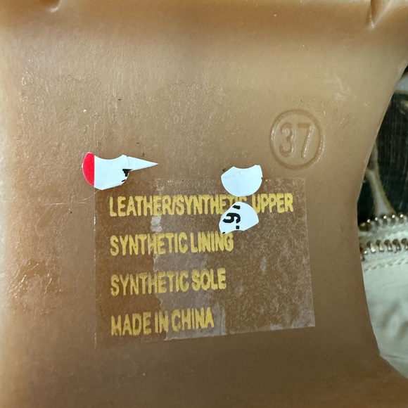 Silent D Quilted Zip Front Winter Bootie - Picture 10 of 10